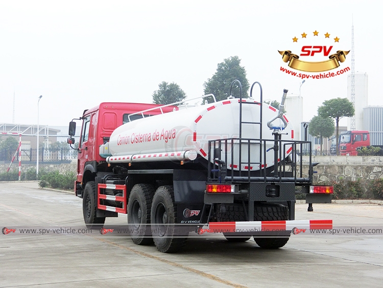 10,000 litres Off-road Water Tanker Truck Sinotruk - LB